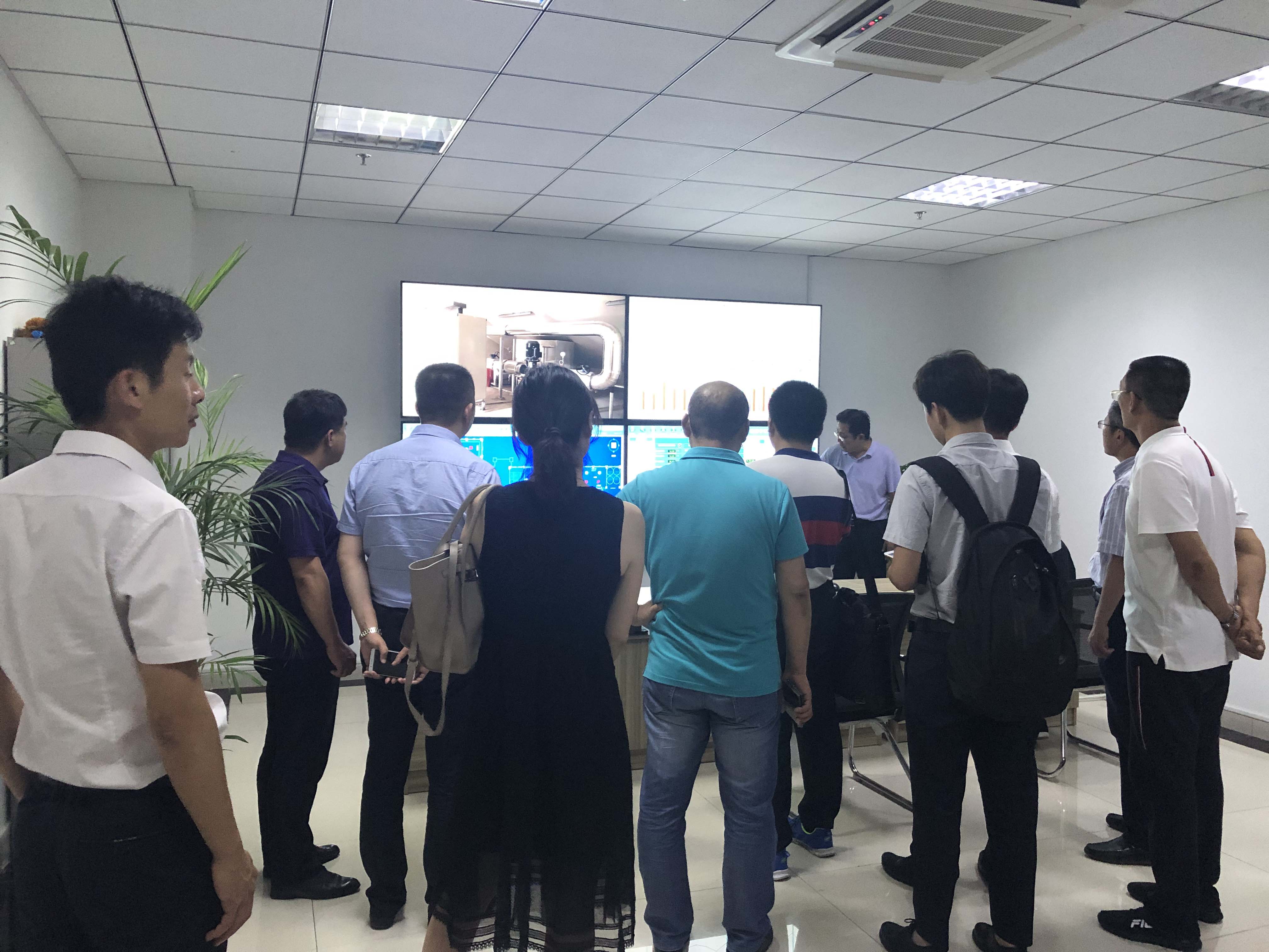 中国海洋大学西海岸校区建设指挥部领导及教育部学校规划建设发展中心能源研究院领导到齐鲁医药学院参观新能源供冷供暖项目